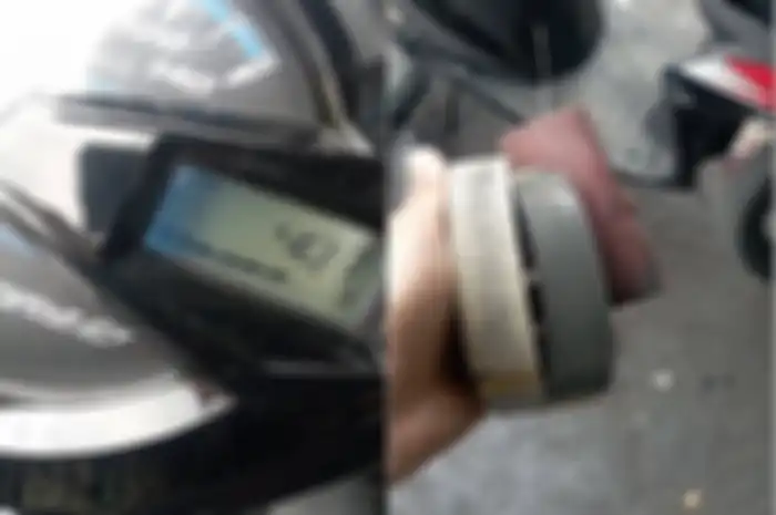 Mekanik bengkel menunjukkan kondisi kampas dari Honda BeAT di Brebes yang alami rem belakang macet.