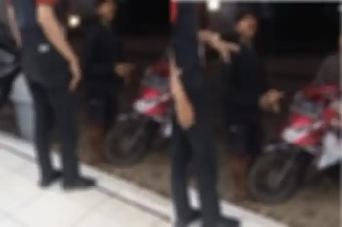 Tukang parkir di Karawang tagih Rp 15 ribu per motor