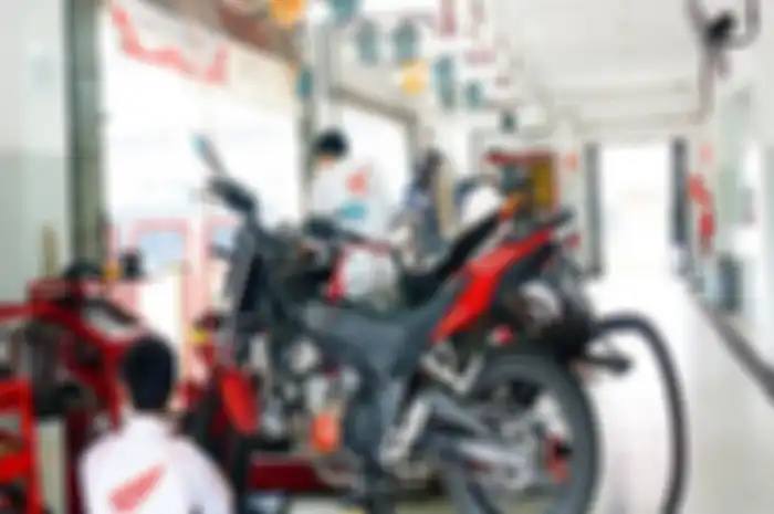 Foto ilustrasi servis motor di bengkel resmi Honda.