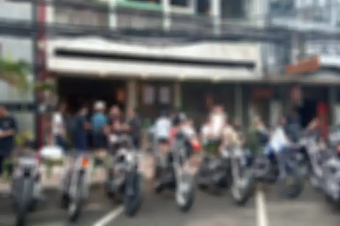 Cycles &amp; Coffee digelar di depan Iron Fist area pertokoan Blok M Square, Melawai, Kebayoran Baru, Jakarta Selatan, Minggu (21/4/2024). 