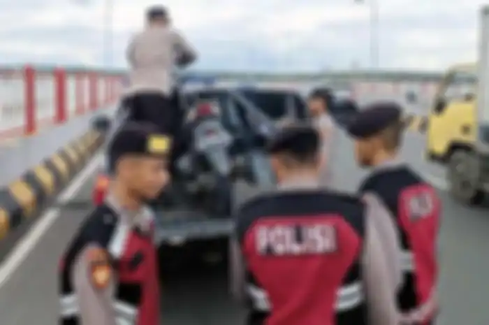 Motor yang ditemukan di Jembatan Suramadu