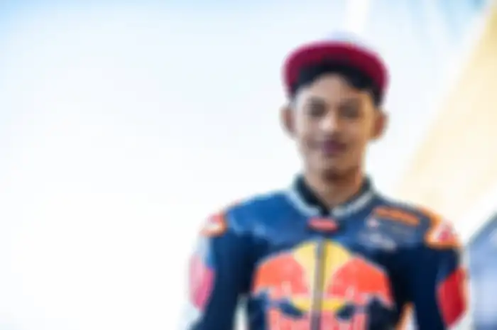Veda Ega adalah pembalap binaan Honda, tapi diperbolehkan naik KTM di Red Bull Rookies MotoGP 2024