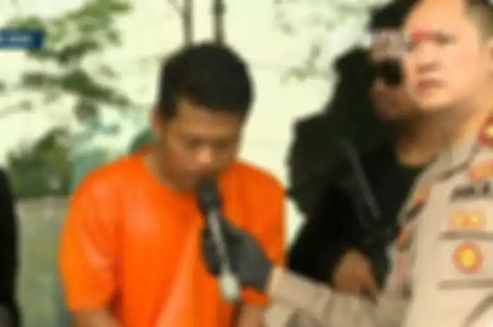 A (27) pacar dari wanita hamil berinisial RN (34) yang jasadnya ditemukan bersimbah darah di sebuah ruko di Kelapa Gading, Jakarta Utara. 
