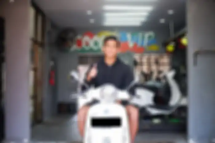 Modifikasi motor Vespa Primavera 150 i-get milik Rizky Ridho.