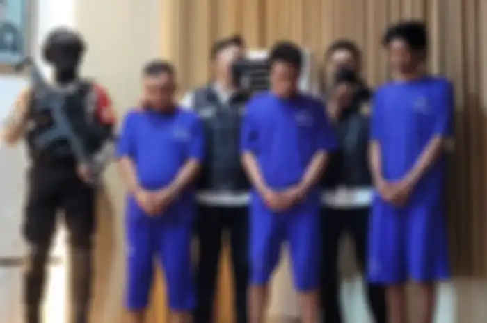 Yusup Rianto (baju tahanan paling kiri) penembak tukang parkir di Hotel Purwokerto