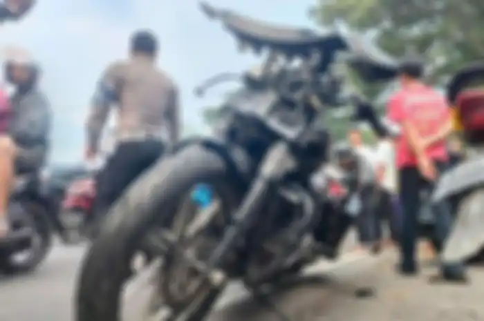 Kecelakaan lalu lintas melibatkan rombongan Harley-Davidson di Probolinggo, Jawa Timur, Minggu (29/4/2024).