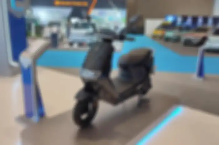 Pabrikan mobil lokal perkenalkan motor listrik di PEVS 2024.