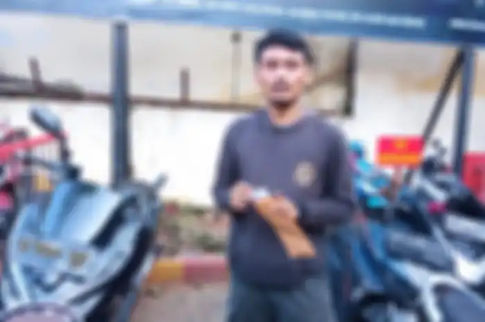Khairul Anwar ditemui MOTOR Plus di Polsek Tambora, Jakbar Senin (29/4/2024) ikut mencari motornya yang hilang Honda PCX warna hitam.