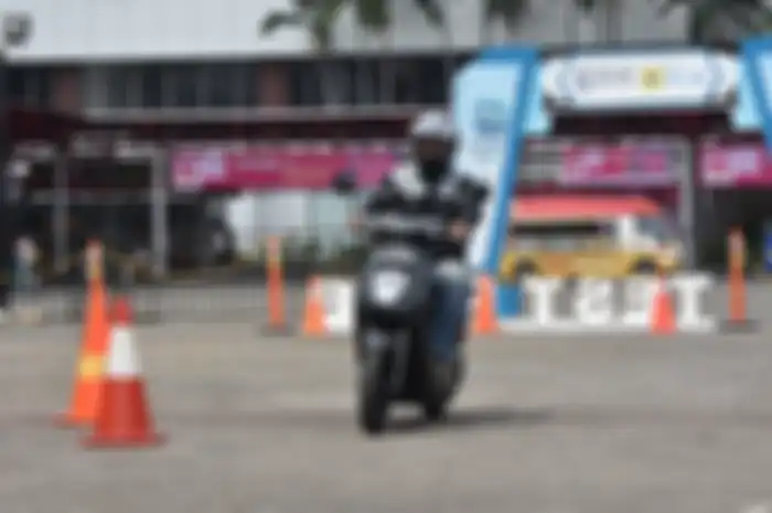 Motor listrik Honda EM1 e: dapat diskon Rp 8,5 juta di PEVS 2024.