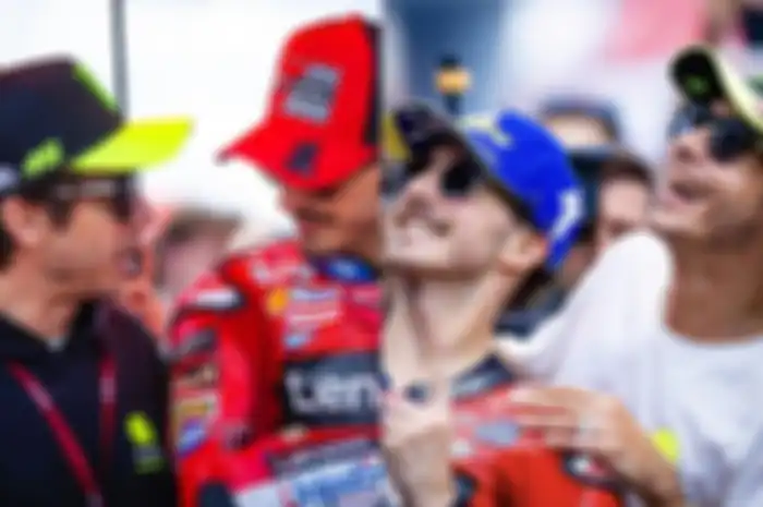 Valentino Rossi menemani sang murid Pecco Bagnaia
