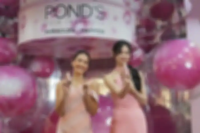 Tzuyu dan Pevita di Event POND'S SKIN INSTITUTE Time Capsule