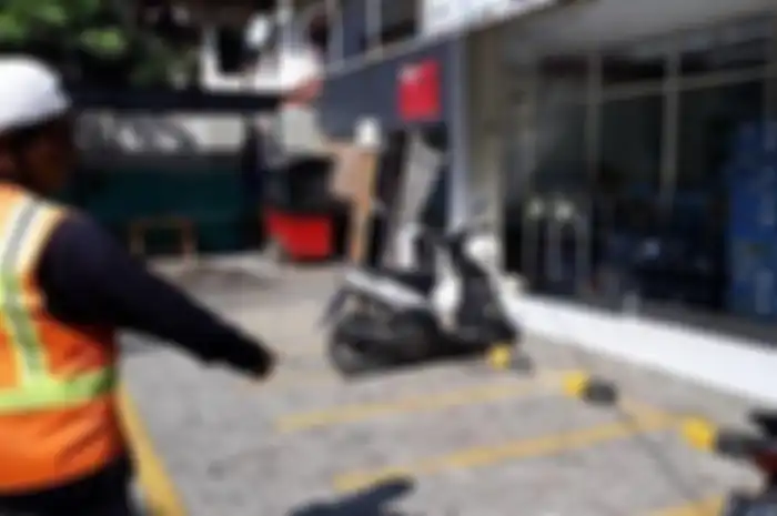 Dishub DKI Jakarta bersama Satpol PP berencana menertibkan tukang parkir di minimarket,masyarakat diminta jangan bayar parkir.
