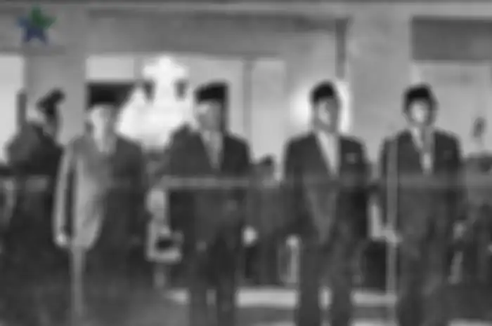 Pada masa Orde Baru berkembang slogan atau visi utama yang sangat populer yakni melaksanakan atau kembali pada Pancasila dan UUD 1945 secara murni dan konsekuen dalam setiap aspek kehidupan masyarakat Indonesia.