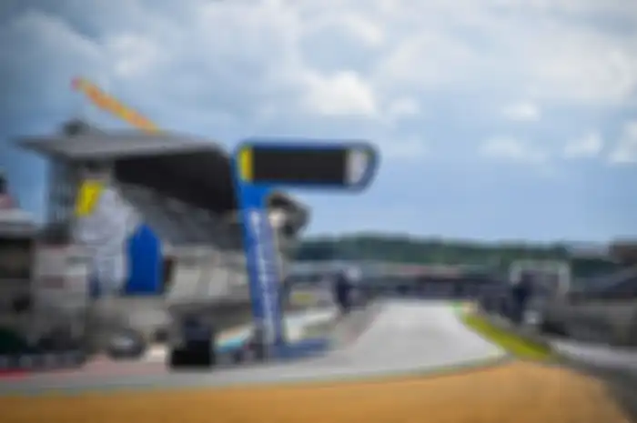 T1 sirkuit MotoGP Prancis 2024 Le Mans dikasih nama Dunlop Curve sudah tidak ada apa-apa lagi di MotoGP musim ini, masih bikin heboh tiap tahun