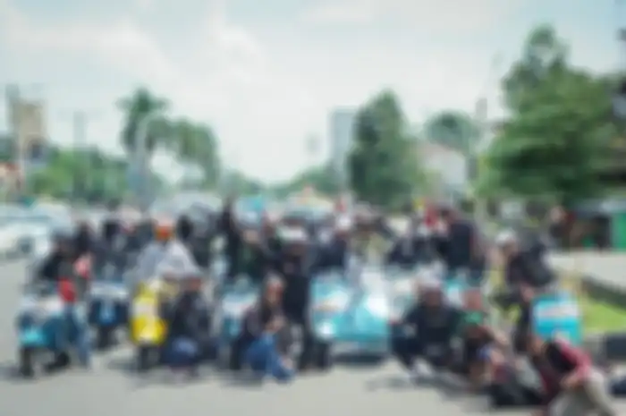 Vespa 60s Jabodetabek riding dari Jakarta menuju Puncak tempat acara Camping Guling #3.