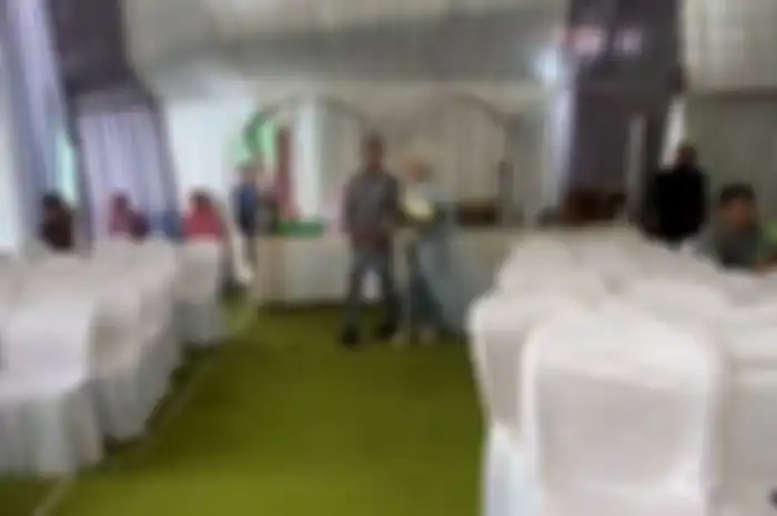  Momen kirab pengantin atau wedding entrance tanpa tamu undangan.