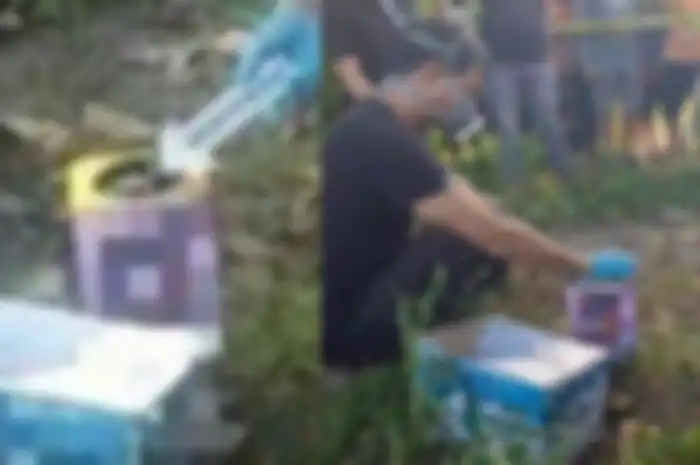 Geger penemuan jasad bayi yang telah membusuk dalam kaleng biskuit di Parepare, Sulawesi Selatan pada Kamis (9/5/2024)