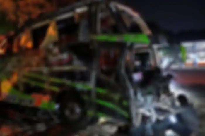 Bus rombongan siswa SMK Lingga Kencana yang kecelakaan di Ciater.