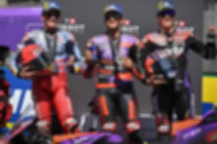 Podium 1-2 Sprint Race MotoGP Prancis 2024, Jorge Martin (tengah) dan Marc Marquez (kiri) kode keras dominasi pembalap Ducati satelit di Main Race hari Minggu