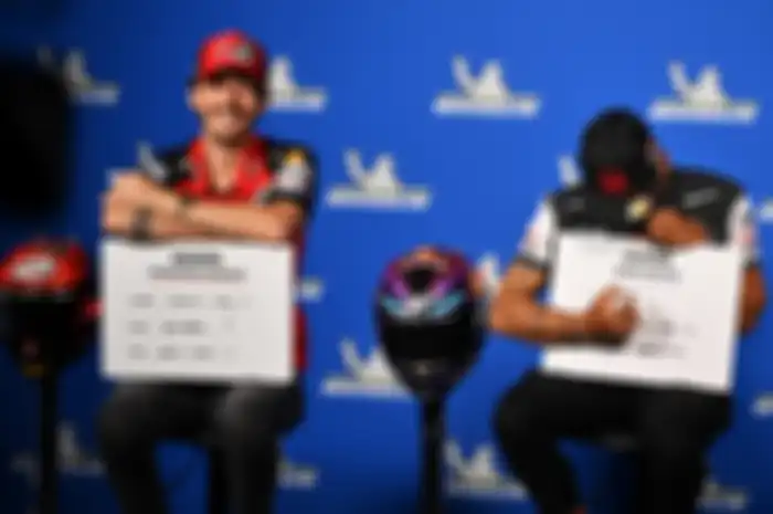 Francesco Bagnaia (kiri) terang-terangan tidak suka Sprint Race, kalau yang dihitung poin Main Race masih sengit bersaing dengan Jorge Martin (kanan)