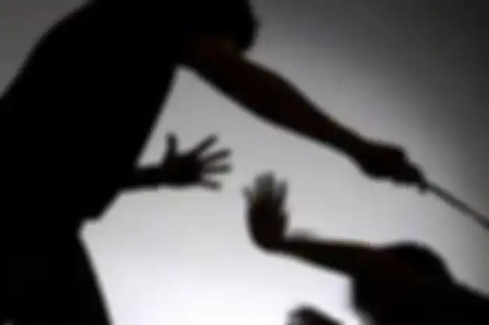 Ilustrasi penganiayaan - pria bernama Muhammad Yudhi (35) warga Lamteh, Kecamatan Ulee Kareng, Kota Banda, Provinsi Aceh, dipotong telinganya menggunakan gunting gara-gara masalah utang.