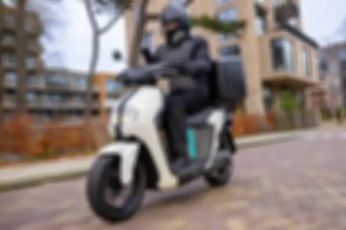 Motor listrik Yamaha NEO's Delivery pas buat kurir dan driver ojol.