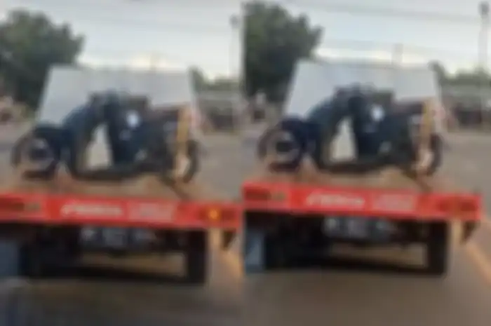 Motor Yamaha Fazzio patah diangkut mobil pikap milik diler Honda.