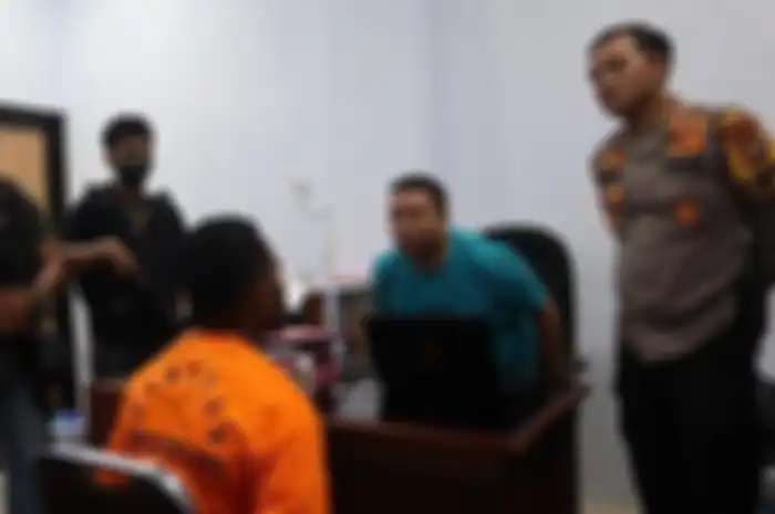 Polisi Sorong Kota menciduk seorang tersangka berinisial MT yang diduga menyetubuhi Nenek I (69) di rumahnya Komplek Kokoda Kilometer 8 Kota Sorong. 