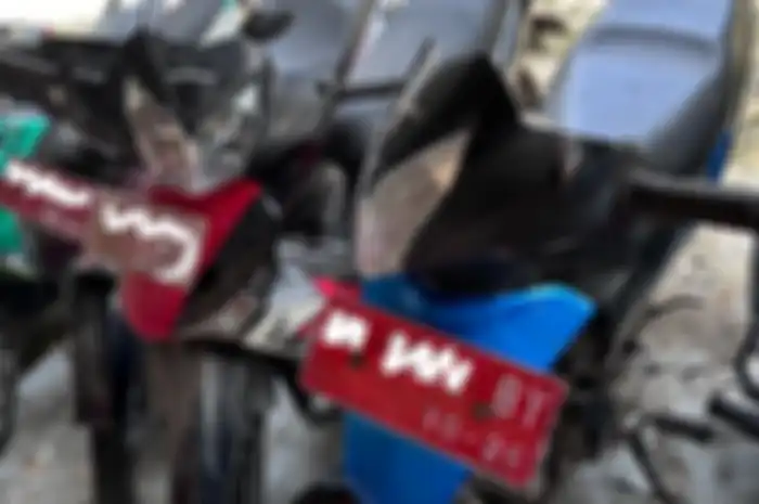 Pedagang merapat ada 6 unit motor murah Honda Supra X buka harga cuma Rp 1,9 jutaan cek kondisinya sebelum melakukan penawaran.