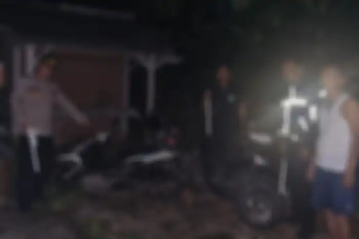 Motor milik anggota gangster di Parung ditinggal karena ketakutan disergap polisi.