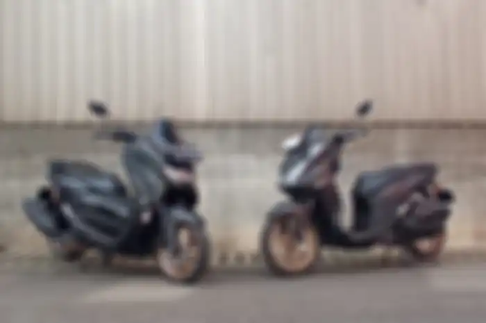 Yamaha All New NMAX (kiri) dan LEXi LX 155 (kanan).