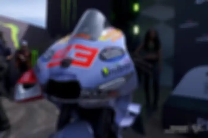 Skill dewa Marc Marquez keluar naik motor MotoGP yang cedera gasak podium 2 Sprint Race MotoGP Catalunya 2024 padahal start dari posisi 14