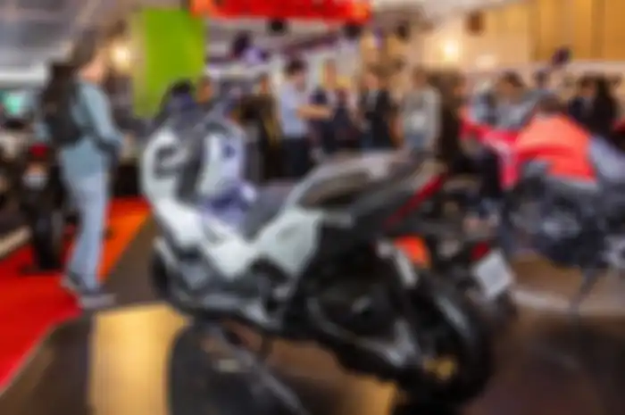 Sisi belakang motor baru 2024 Honda ADV 350.