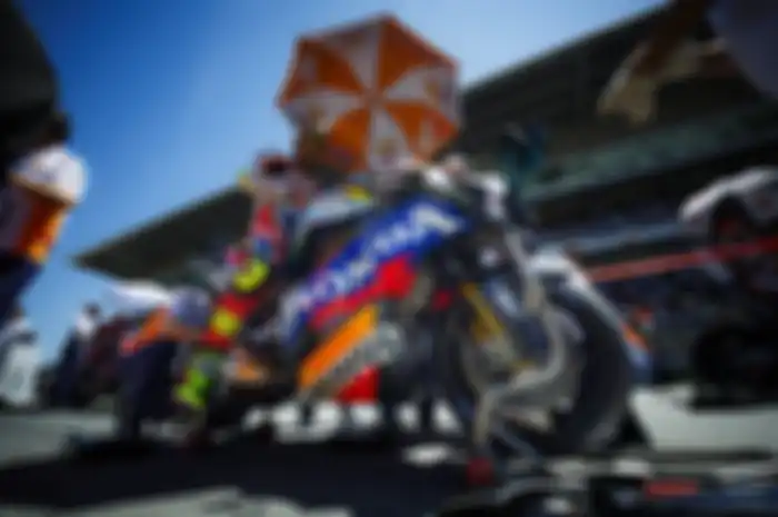 Repsol dah Honda dikabarkan tidak akan bersama lagi di MotoGP setelah musim balap 2024 berakhir. Ini penyebabnya. 