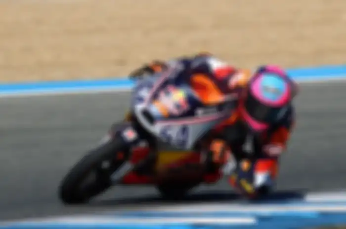 Pembalap Indonesia Veda Ega Pratama di Kejuaraan Red Bull Rookies Cup 2024.