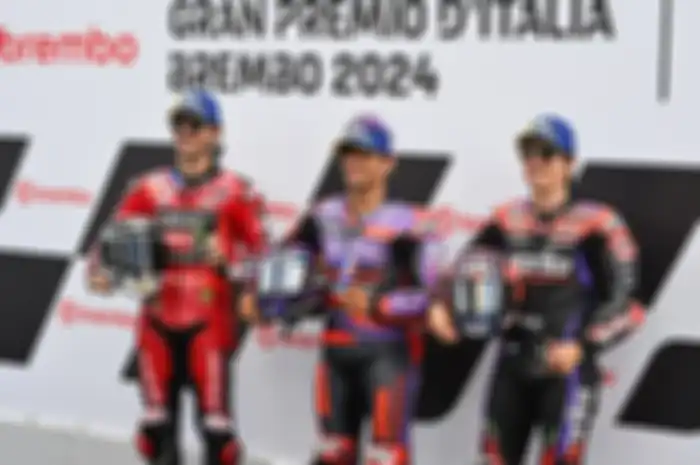 Jorge Martin (tengah) sukses pole position MotoGP Italia 2024 diapit Francesco Bagnaia (kiri) dan Maverick Vinales (kanan)