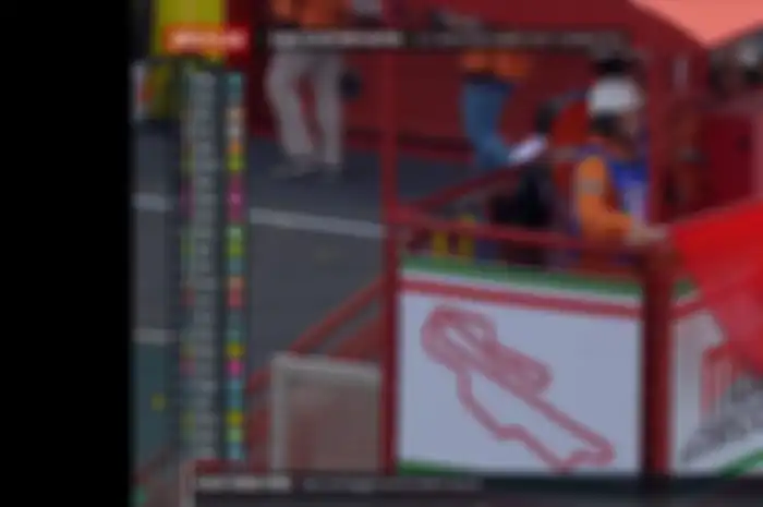 Red flag atau bendera merah berkibar di Moto3 Italia
