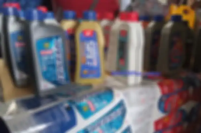 Waspada oli palsu paling banyak merek AAHM oil dan Yamalube, untuk membedakan yang asli bisa dilihat dari label atau kemasan.