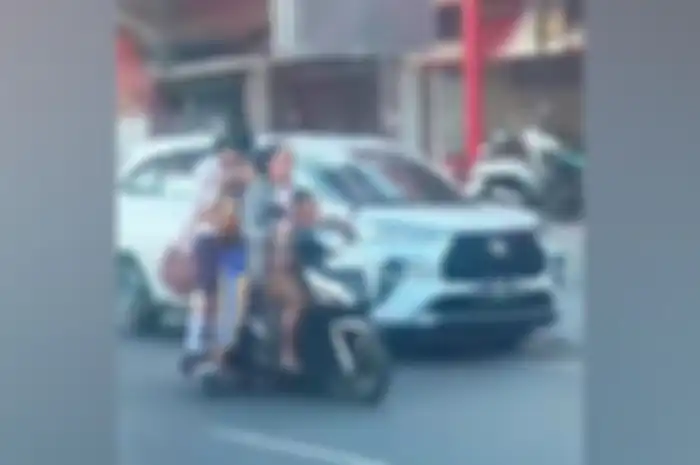 Honda Spacy nekat dipakai bonceng enam terjadi di Makassar