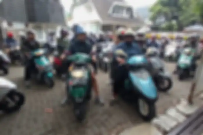 Neppa Scooter dan Gozooo Scooter riding bareng keliling Kota Bandung, Jawa Barat, Minggu (9/6/2024).