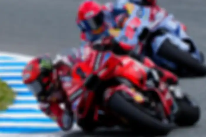 Francesco Bagnaia dan Marc Marquez akan jadi rekan setim di MotoGP 2025. Bisa jadi duet paling mengerikan dalam sejarah MotoGP. 