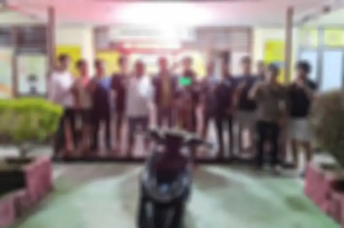 Polisi Mapolsek Mentok, Bangka Barat mengamankan pencuri motor Yamaha Mio M3, Senin (17/6/2024).