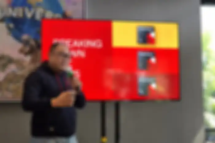 Senior Manager Qualcomm Indonesia, Dominikus Susanto menjelaskan tentang arti huruf 's' pada penamaan chipset Snadpragon 8s Gen 3