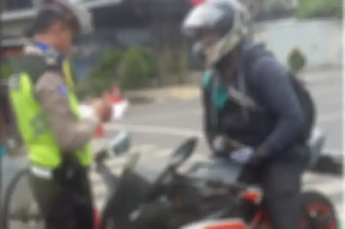 Polisi akan mengeluarkan aturan baru tilang sistem poin, tidak pakai pelat nomor kendaraan dikenakan poin dan SIM bisa dicabut.