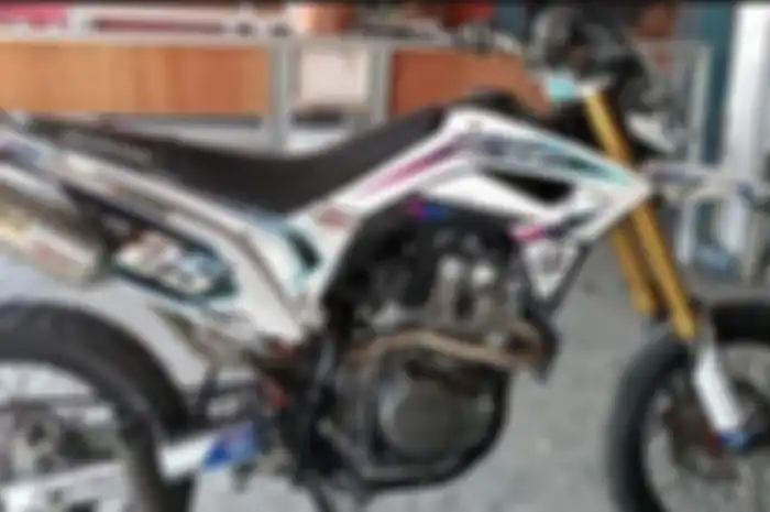 Satu motor Honda CRF milik korban yang dicuri maling di kosan Wiyung Surabaya, Sabtu (15/6/2024) dini hari. 