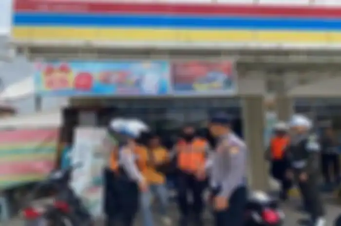 Ilustrasi penertiban tukang parkir liar yang mangkal di minimarket.