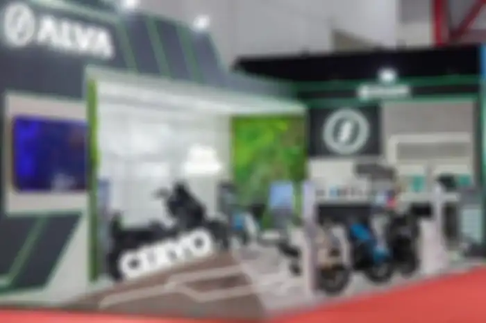 Booth motor listrik Alva di Jakarta Fair 2024.
