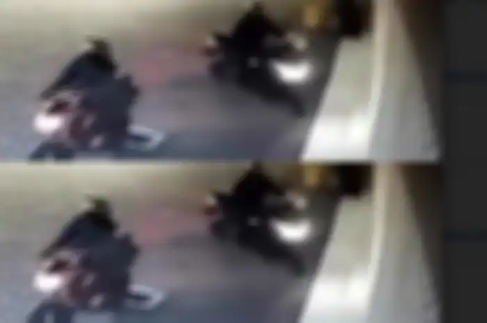 Maling motor Honda Vario di Surabaya terekam CCTV.