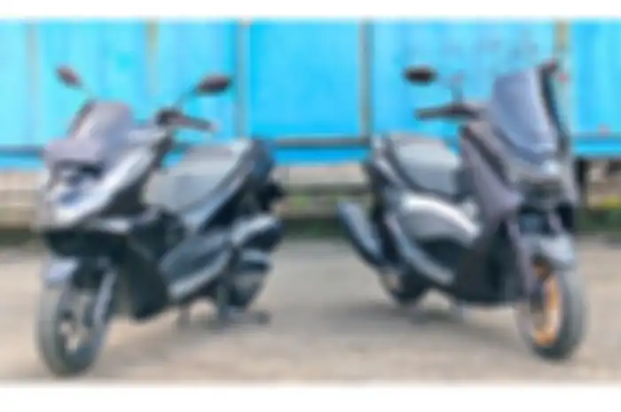 Honda PCX 160 (kiri) dan Yamaha NMAX Turbo (kanan).