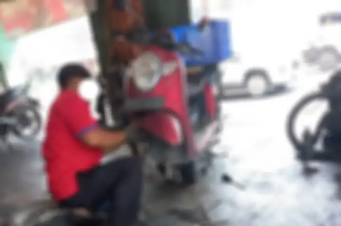 Dugaan bengkel motor curang di Sidoarjo servis Honda Scoopy. 